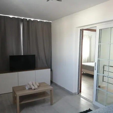 Geny Apartmán *